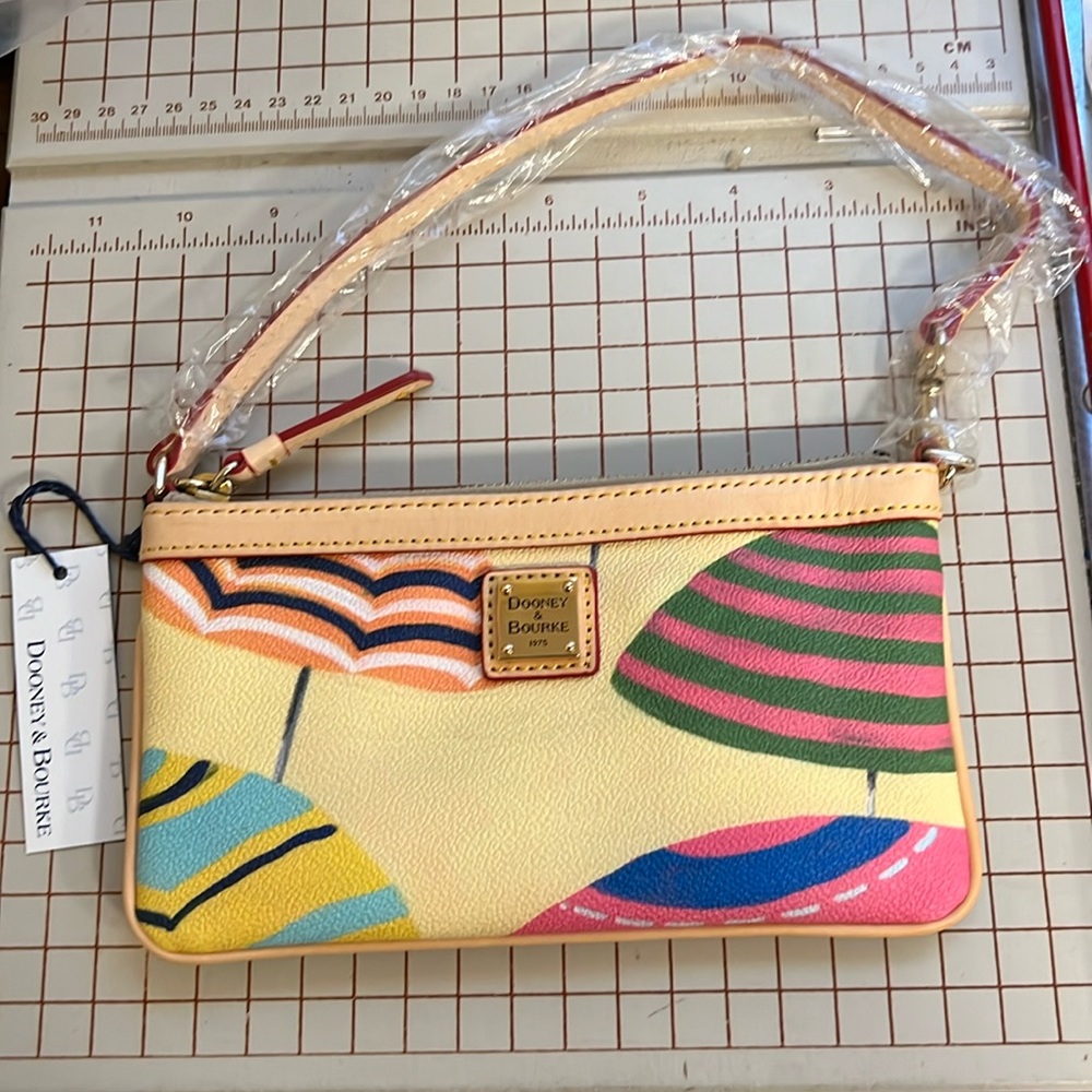 NWT Dooney & Bourke Novelty Wristlet - (#0679)